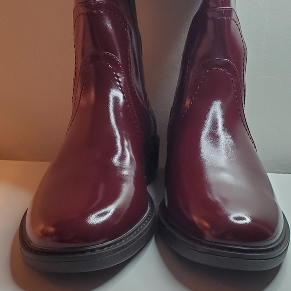 Elegant Burgundy Two-tone Women's Low Heel Boots - Picture 5 of 15